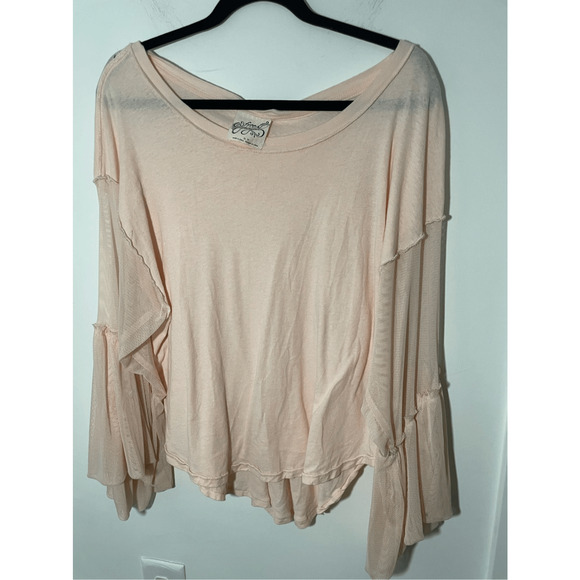 Free People Tee Shirt Still Got It Lagen Look  Bell Sleeve Baby Pink Top - Picture 4 of 8